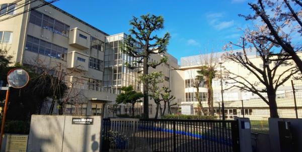 　目黒区立碑小学校（小学校）／620m　