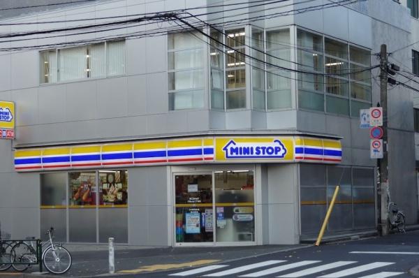 原宿グリーンハイツ　ミニストップ千駄ヶ谷3丁目店（コンビニ）／260m　