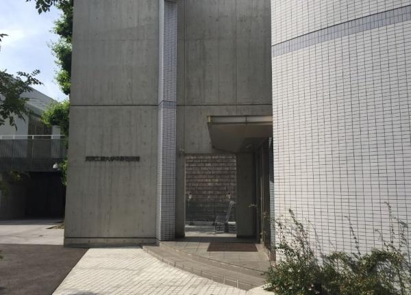 　東京工芸大学中野図書館（図書館）／742m　