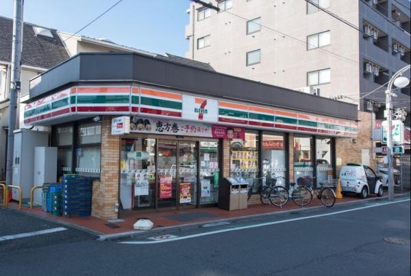 　セブンイレブン世田谷喜多見駅前店（コンビニ）／607m　