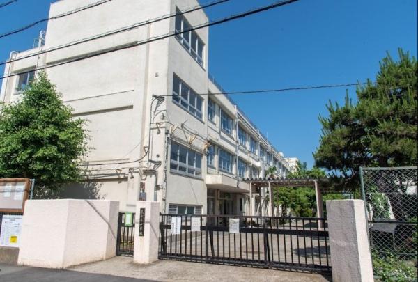 　世田谷区立尾山台中学校（中学校）／1263m　