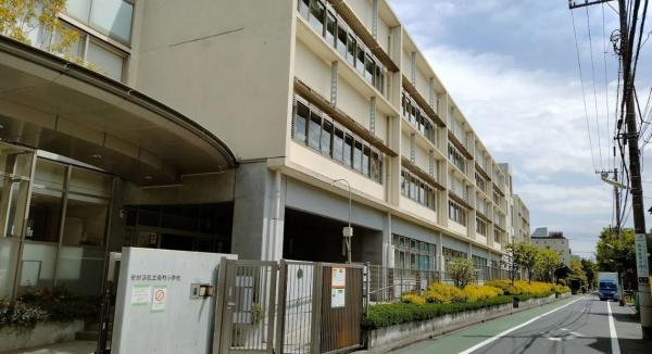 ヒルズ用賀アーバンスクエア　世田谷区立桜町小学校（小学校）／921m　