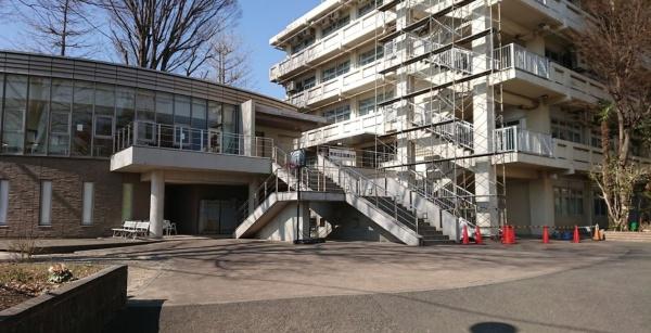 　東京立正短期大学図書館（図書館）／677m　