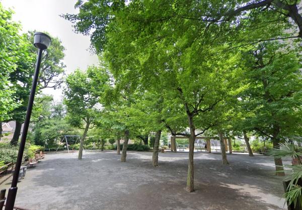 　新宿区立愛住公園（公園）／140m　