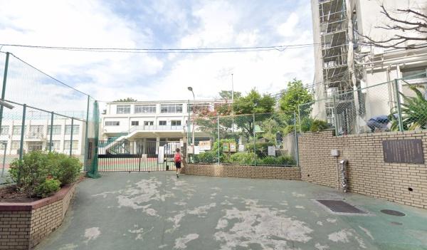 　落合第四小学校（小学校）／450m　