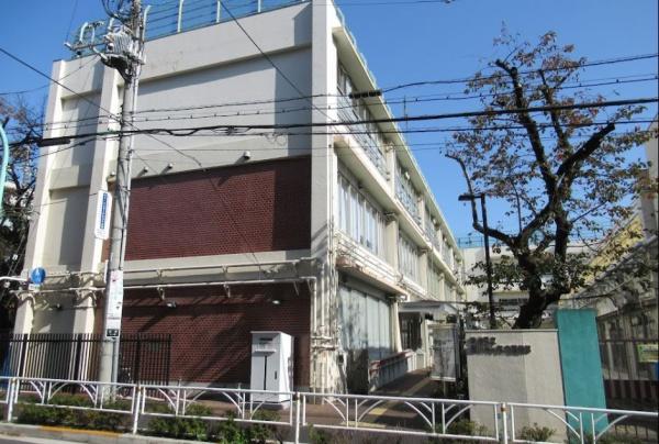 　渋谷区立臨川みんなの図書館（図書館）／1100m　