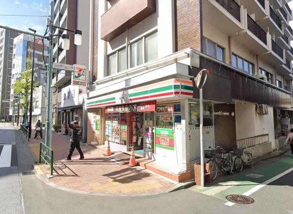 ライフピア新宿中落合　セブンイレブン目白5丁目目白通り店（コンビニ）／846m　