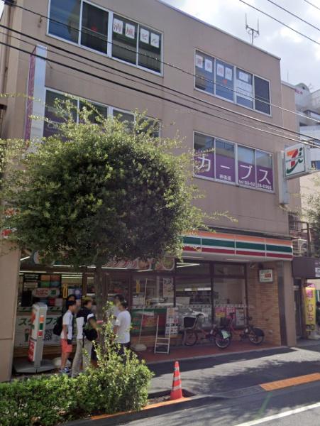 　セブンイレブン新宿岩戸町店（コンビニ）／450m　