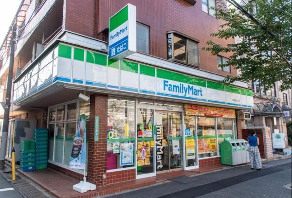 グランドメゾン哲学堂公園　ファミリーマート中野松が丘店（コンビニ）／809m　