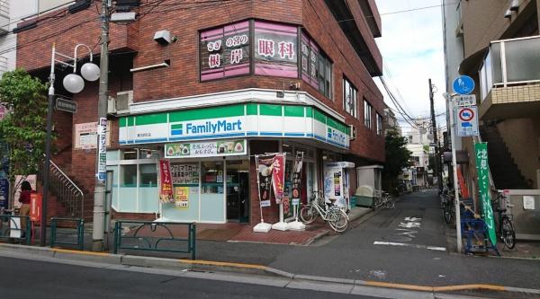 エクレールガーデン鷺ノ宮　ファミリーマート鷺宮駅前店（コンビニ）／653m　