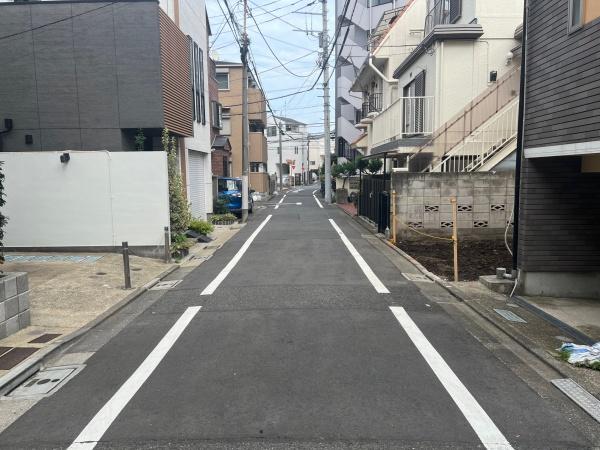 J'sレジデンス渋谷本町　前面道路含む現地写真　前面道路