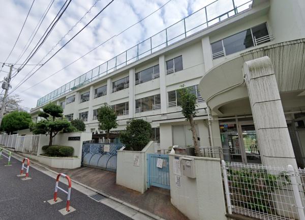 　新宿区立柏木小学校（小学校）／700m　