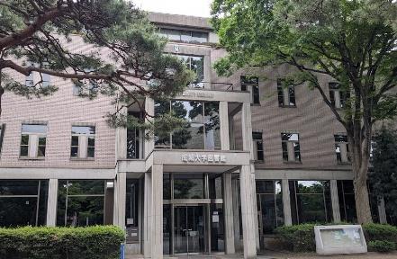 カーサソサエティ成城　成城大学図書館（図書館）／660m　