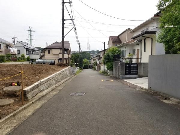 　前面道路含む現地写真　前面道路は公道です