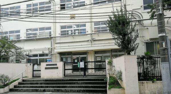 　渋谷区立広尾中学校（中学校）／969m　