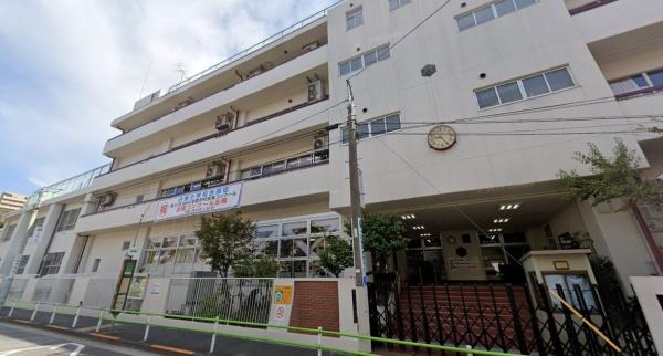 　港区立白金小学校（小学校）／968m　