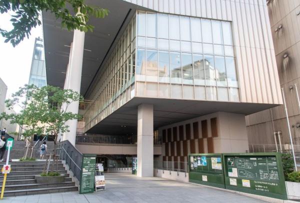 パークコート渋谷　ザ　渋谷区立こもれび大和田図書館（図書館）／1355m　