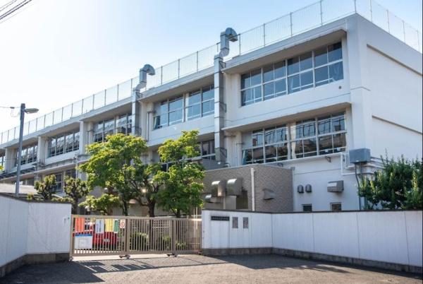 自由ヶ丘第３マンション　世田谷区立奥沢中学校（中学校）／670m　