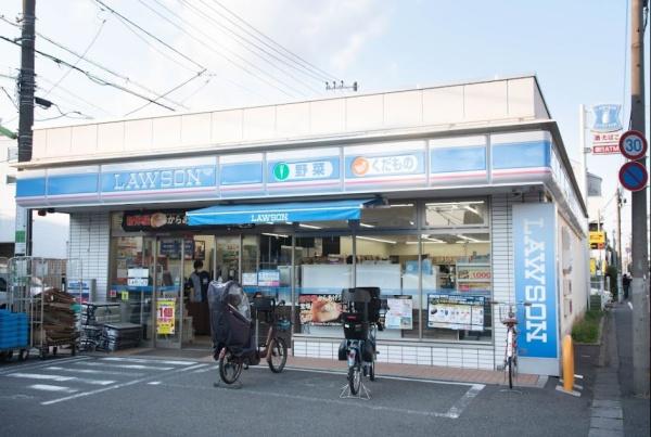 ワールドパレス成城　ローソン世田谷砧五丁目店（コンビニ）／278m　