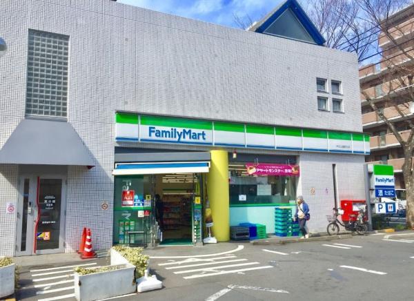 藤和シティホームズ千歳烏山弐番館　ファミリーマート芦花公園駅北店（コンビニ）／486m　