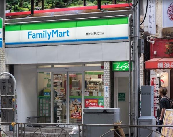 日神デュオステージ幡ヶ谷　ファミリーマート幡ヶ谷駅北口店（コンビニ）／486m　