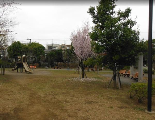 　駒場野公園（公園）／881m　