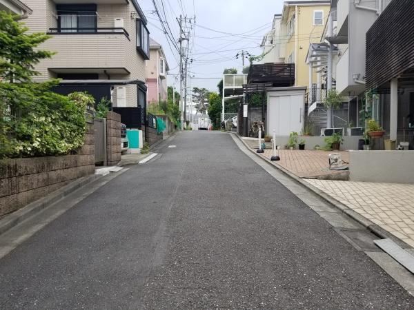 　前面道路含む現地写真　