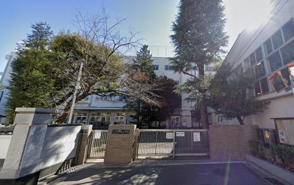 　文京区立駒本小学校（小学校）／560m　