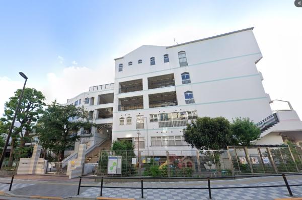 　新宿区立四谷第六小学校（小学校）／600m　