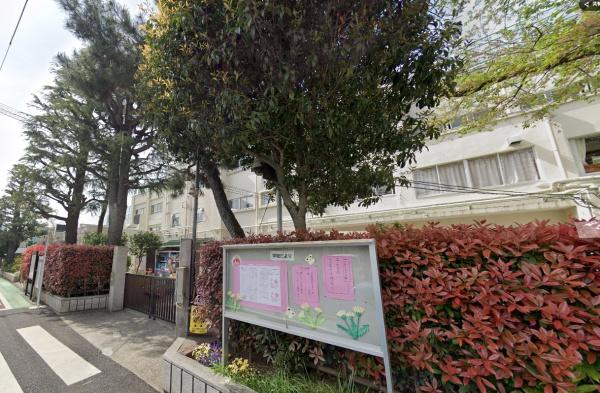 　新宿区立落合第一小学校（小学校）／500m　