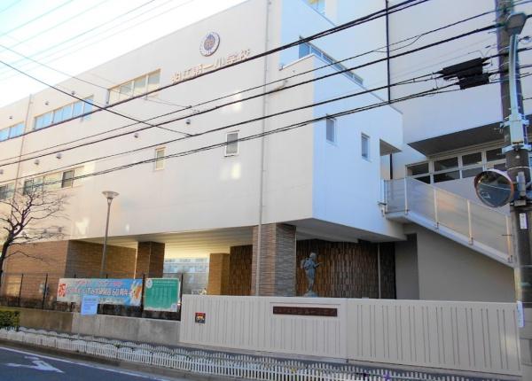 　狛江市立狛江第一小学校（小学校）／590m　