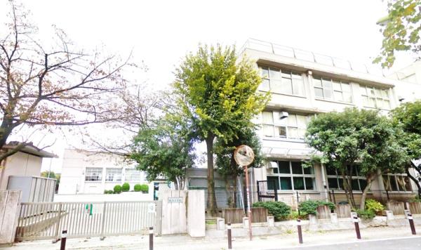 　世田谷区立松丘小学校（小学校）／850m　