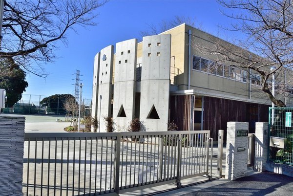 　世田谷区立砧中学校（中学校）／724m　